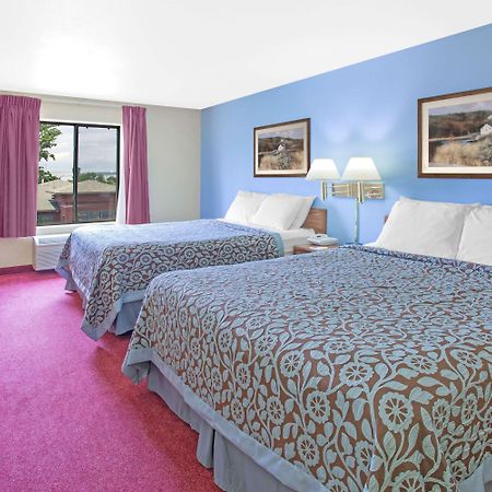 Days Inn By Wyndham Madison Ne/Виндзор Экстерьер фото