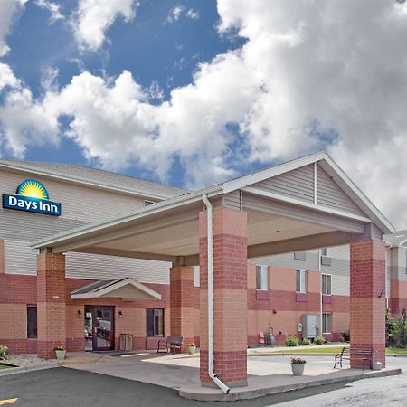 Days Inn By Wyndham Madison Ne/Виндзор Экстерьер фото