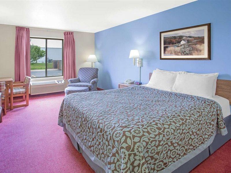 Days Inn By Wyndham Madison Ne/Виндзор Экстерьер фото