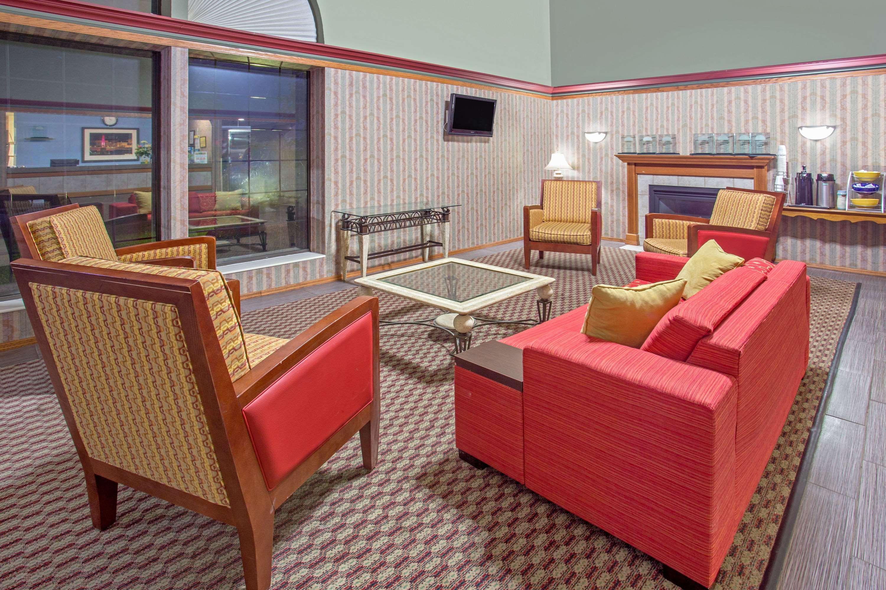 Days Inn By Wyndham Madison Ne/Виндзор Экстерьер фото