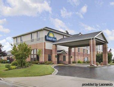 Days Inn By Wyndham Madison Ne/Виндзор Экстерьер фото